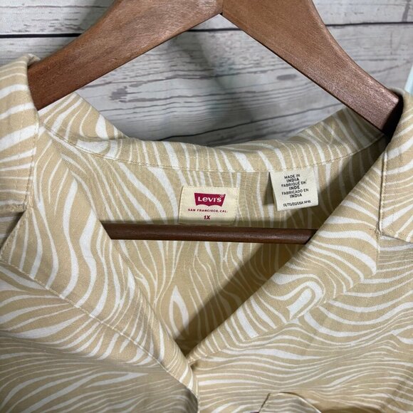 Levi's Short Sleeve Cropped Button Up 1X - Picture 4 of 4